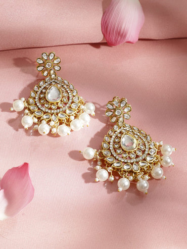 Design of Divine Kundan Pearls Choker Set Jewellery Set