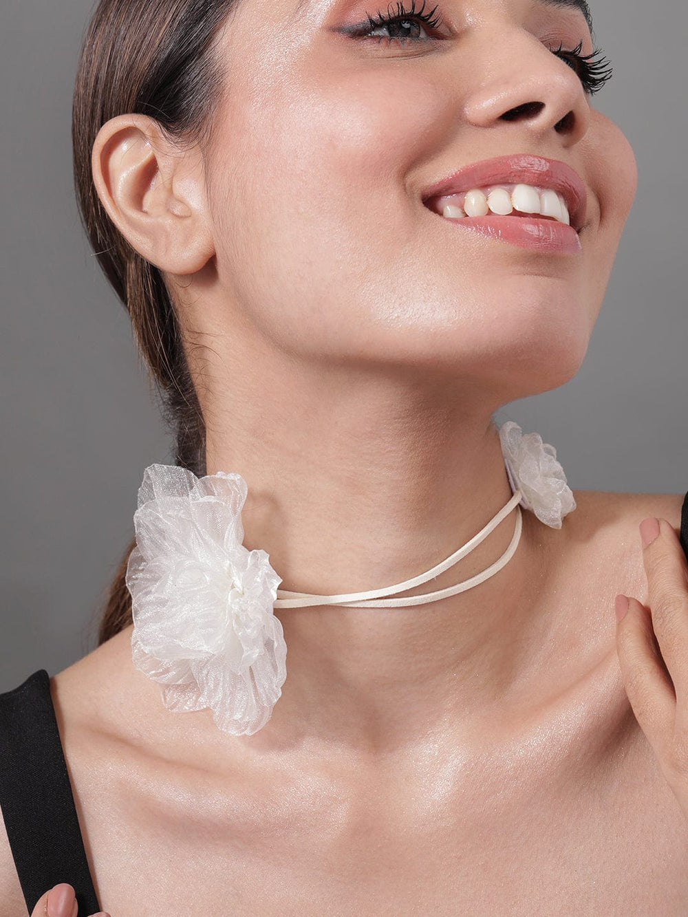 Elegant Off-White Floral Organza Choker Necklace - Fashionable Statement Jewelry Necklace & Chains