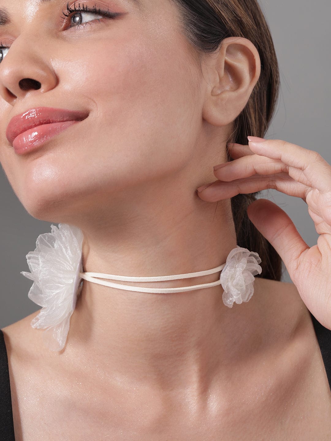 Elegant Off-White Floral Organza Choker Necklace - Fashionable Statement Jewelry Necklace & Chains