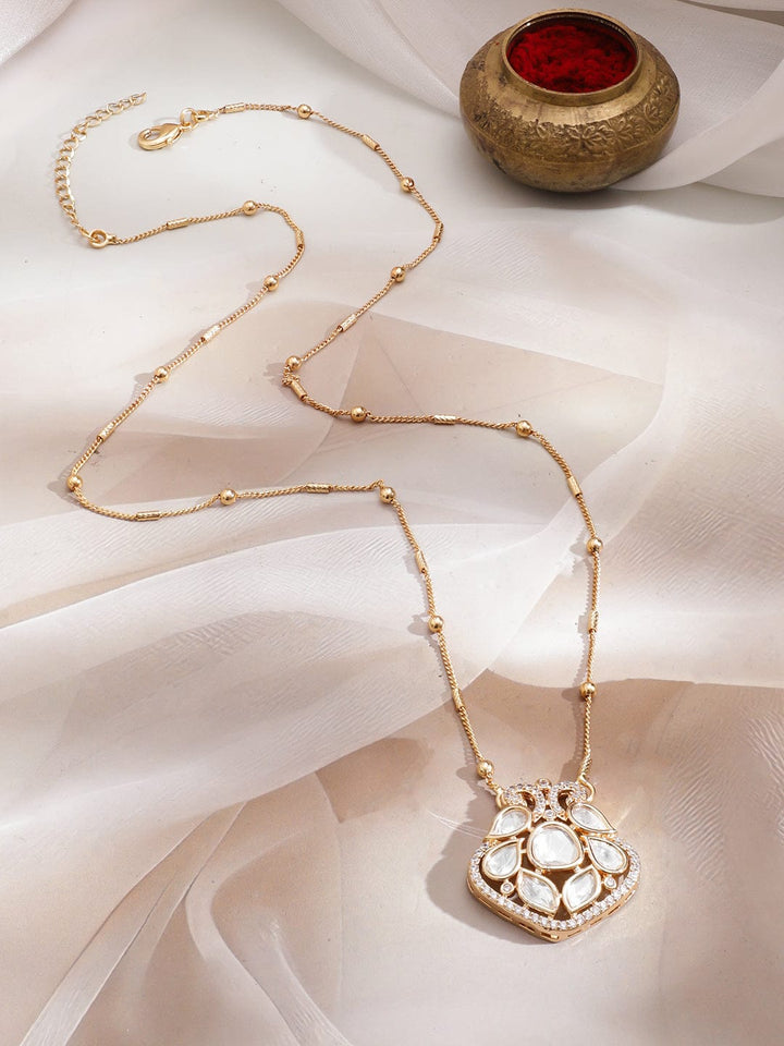 Graceful Kundan Studded Pendant Chain Necklace & Chains