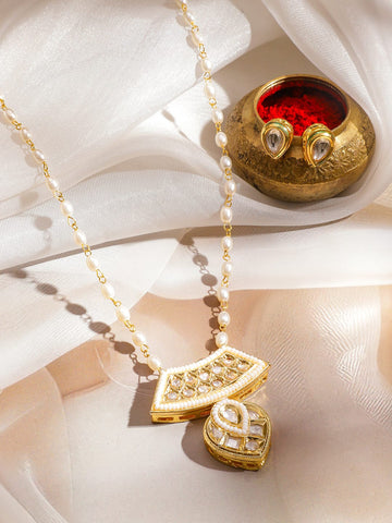 Minimal Luxe Kundan Pendant Set Necklace & Chains