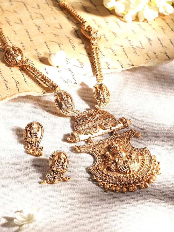 Modern Royalty: Stylish Gold-Tone Necklace Set for a Regal Look Jewelery Sets