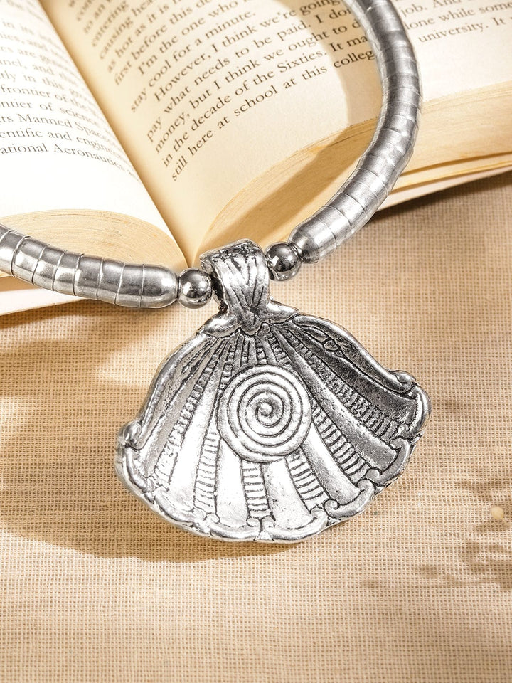 Ocean s Shell Flaunting Statement Necklace Necklace & Chains