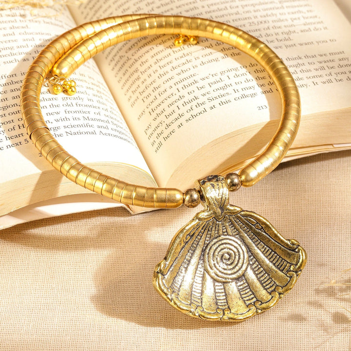 Ocean s Shell Flaunting Statement Necklace Necklace & Chains