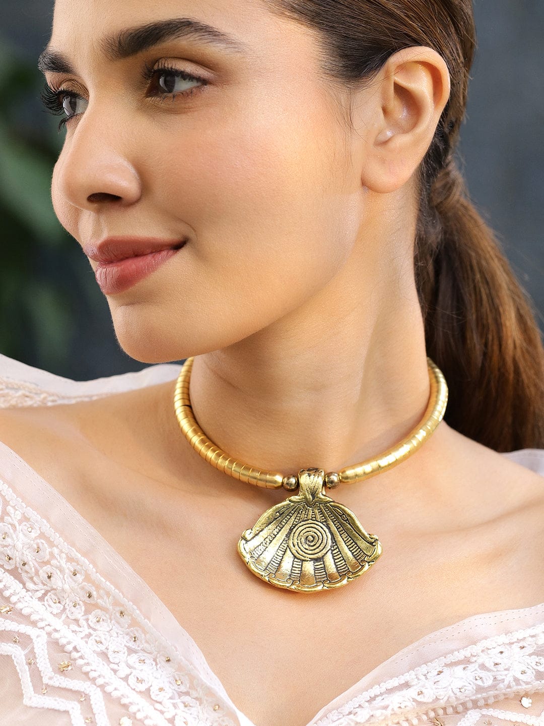 Ocean s Shell Flaunting Statement Necklace Necklace & Chains