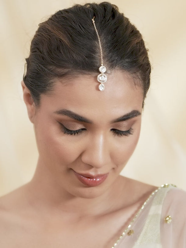 Minimal Elegance Kundan Maang Tikka