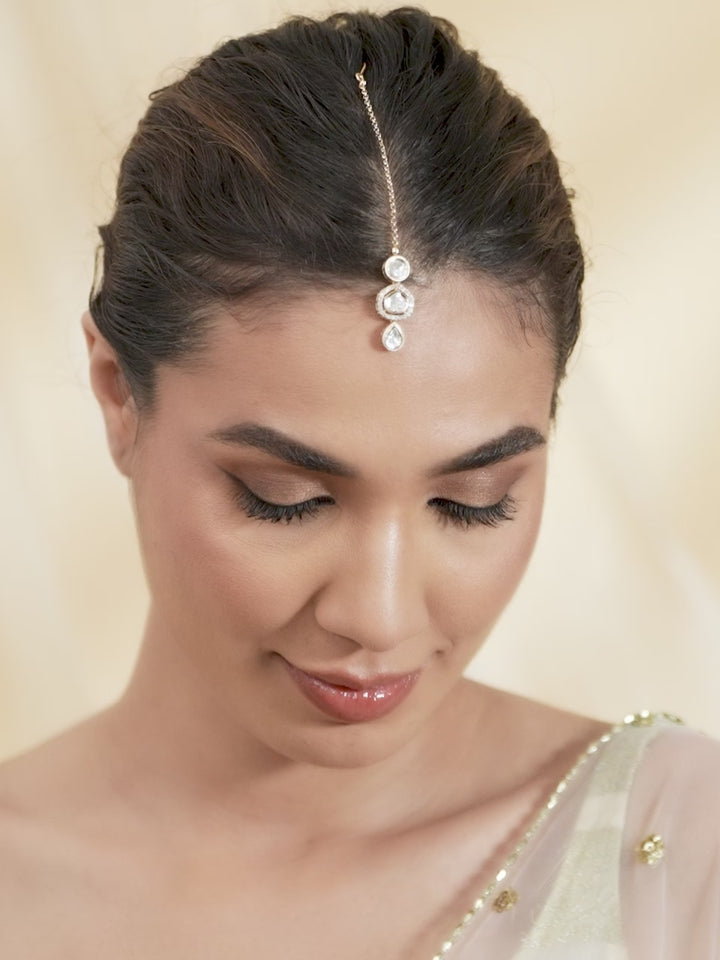 Minimal Elegance Kundan Maang Tikka