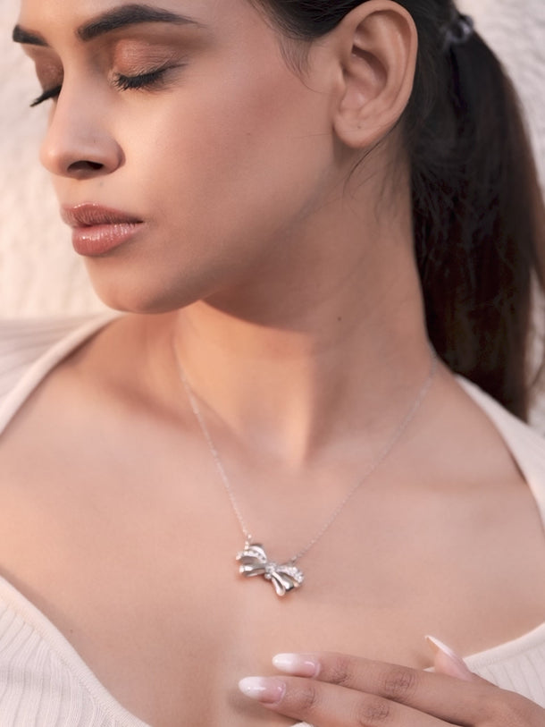 Dazzling Bow Pendant Chain