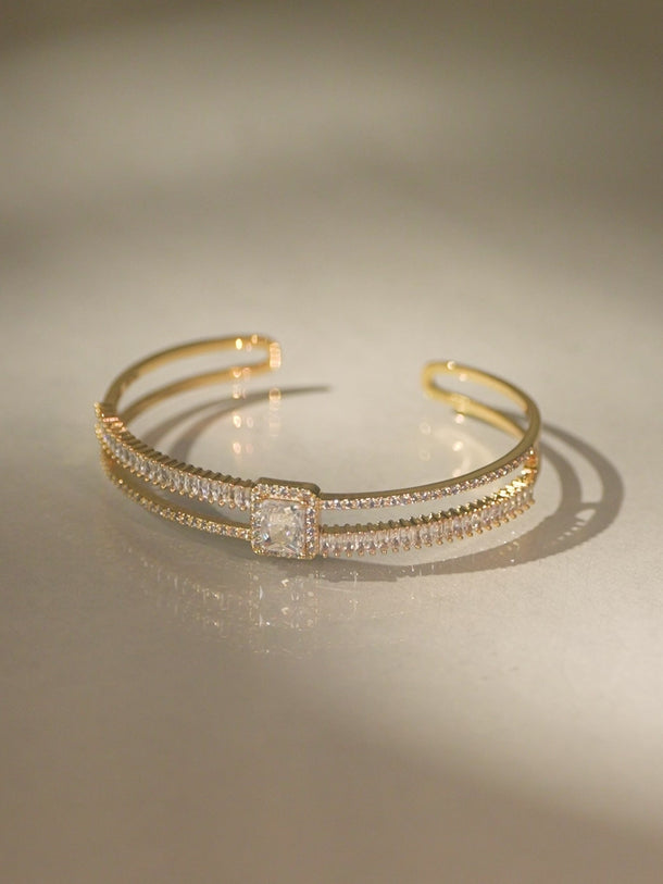 Regal Gold Amercian Diamond Zirconia Bracelet