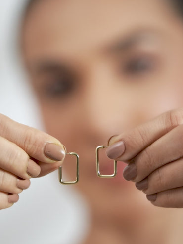 Minimal Chic Gold Hoops