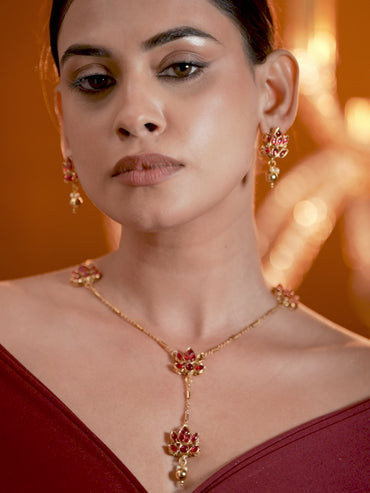 Floral Theme Red Pendant Necklace Set