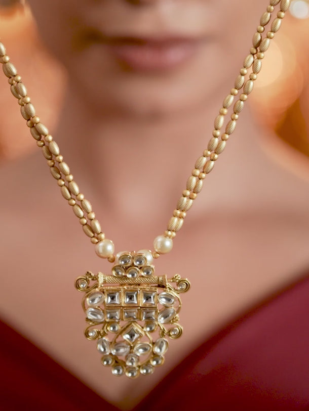 Golden Silhouette in Ivory Kundan Necklace Set
