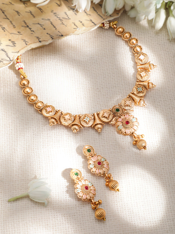 Golden Floral Design Necklace Set