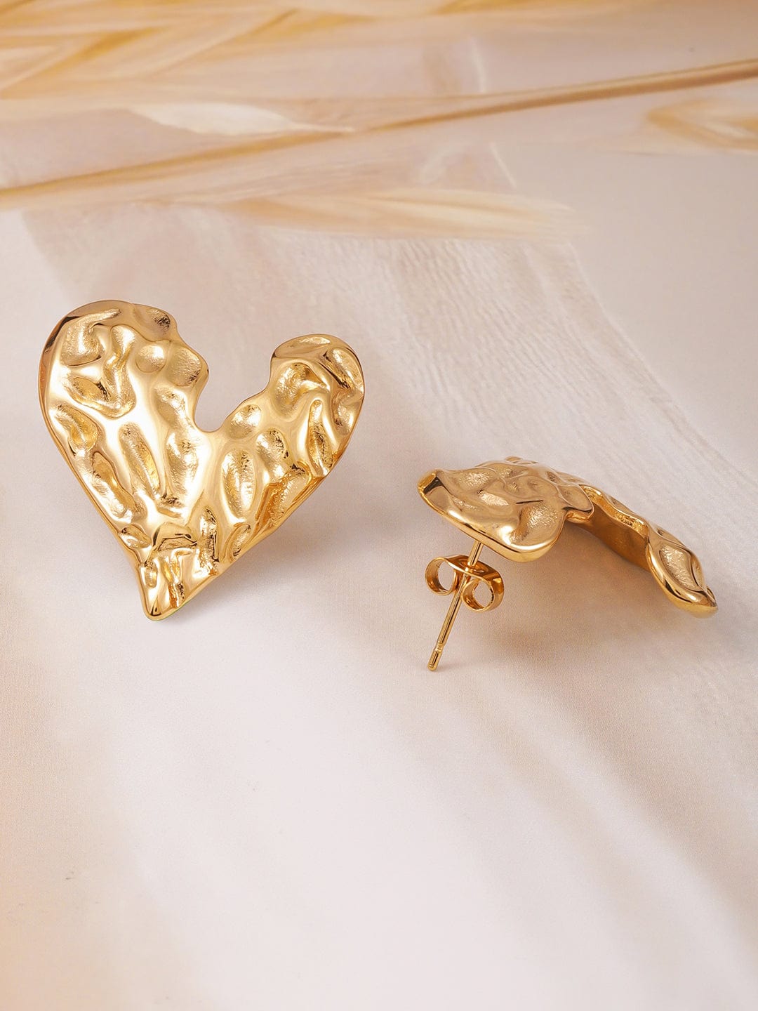 Rubans 18K Gold Plated StainlessSteel Tarnish-Free Waterproof Textured Heart Stud Earrings Earrings