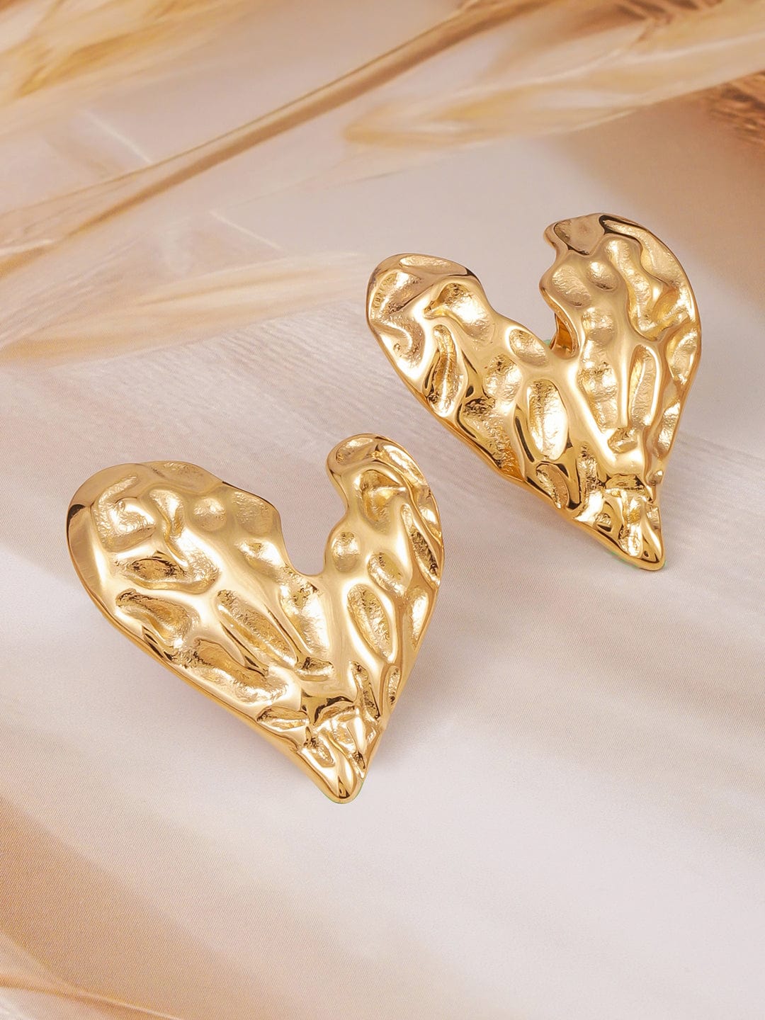 Rubans 18K Gold Plated StainlessSteel Tarnish-Free Waterproof Textured Heart Stud Earrings Earrings