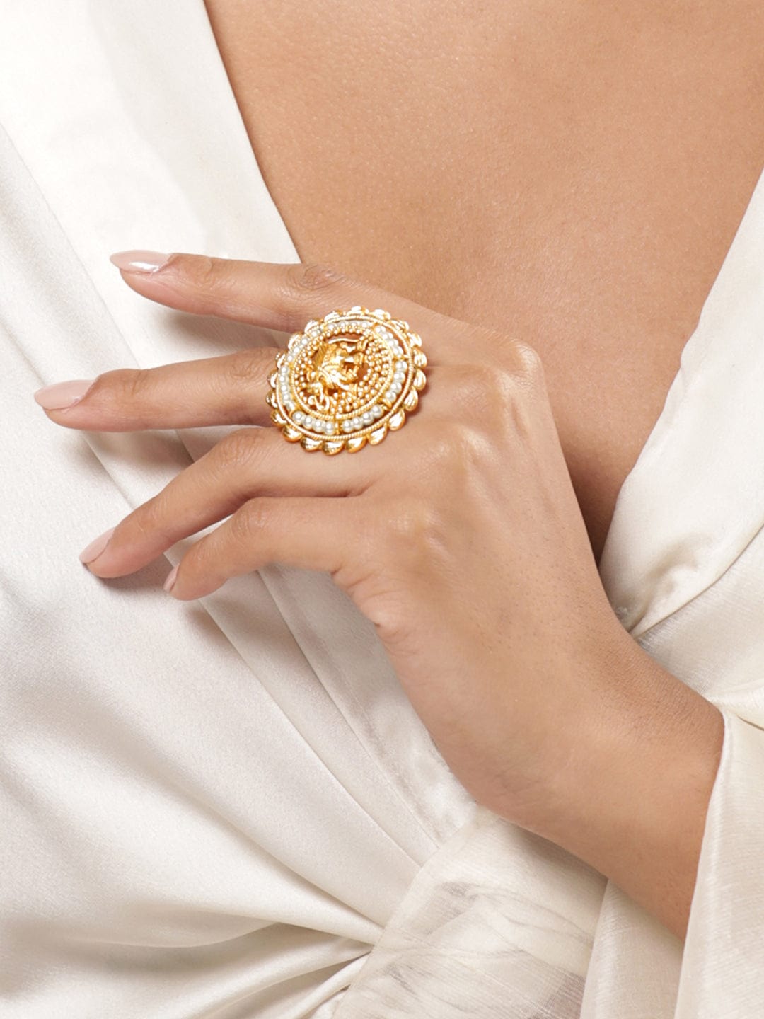 Finger Ring Gold Design Women | Big Gold Ring Design For Female | Daily  Wear Gold Rings 2021 - YouTube