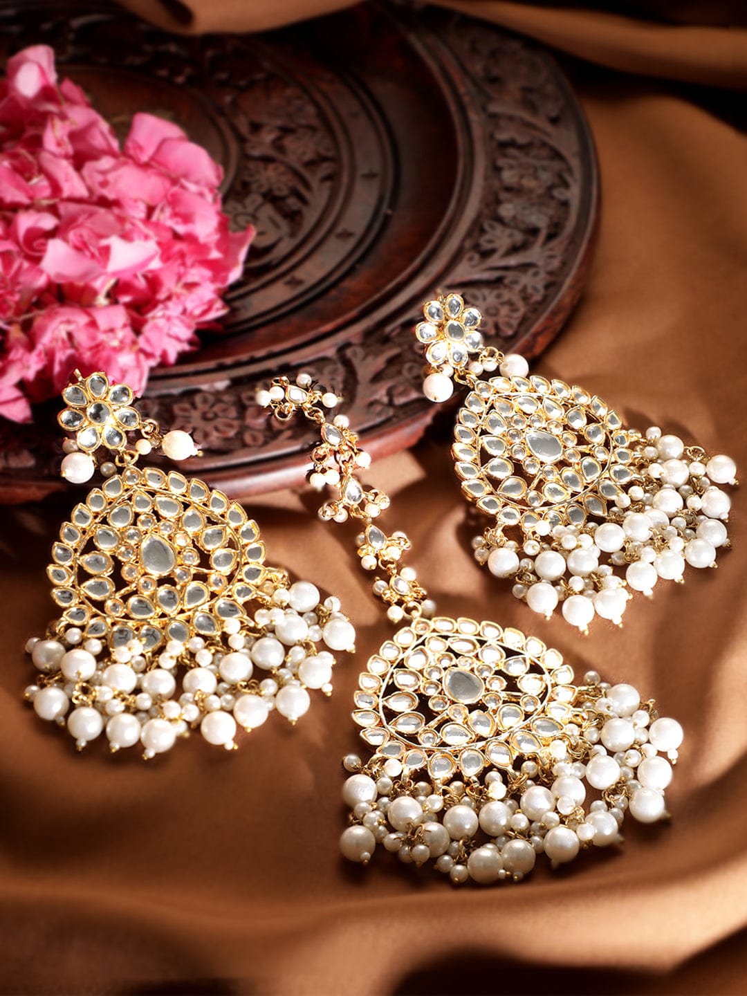 Contrasting Jewellery To Wear With Your Pink Lehenga! | WedMeGood