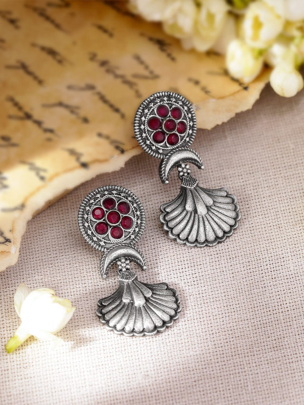 Rubans Enchanting Oxidized Silver plating Floral Earrings Earrings