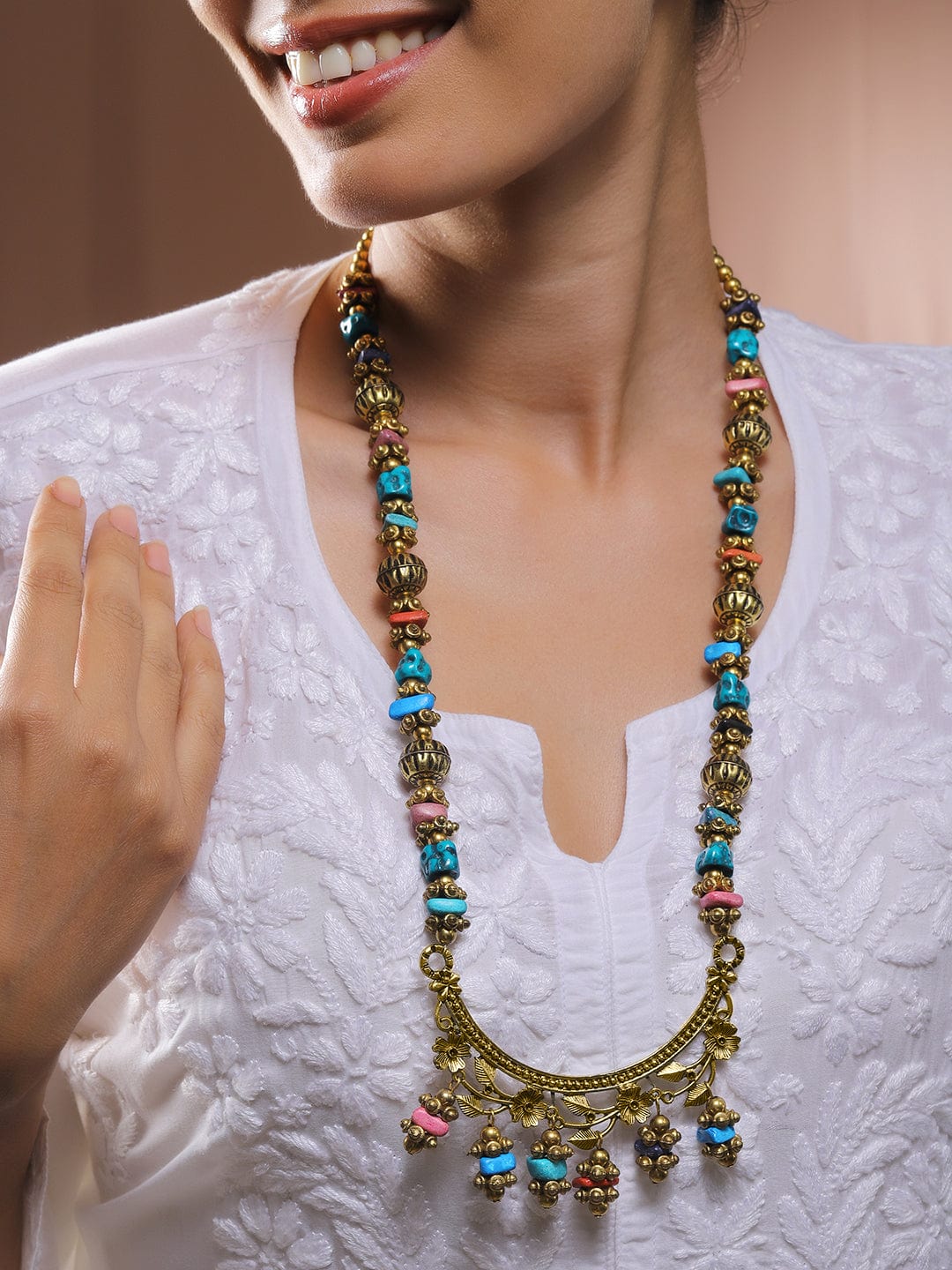 Rubans Oxidized Silver-Plated Multicolor Carved Beads Bohemian Necklace with Crescent Pendant Necklace and Chains