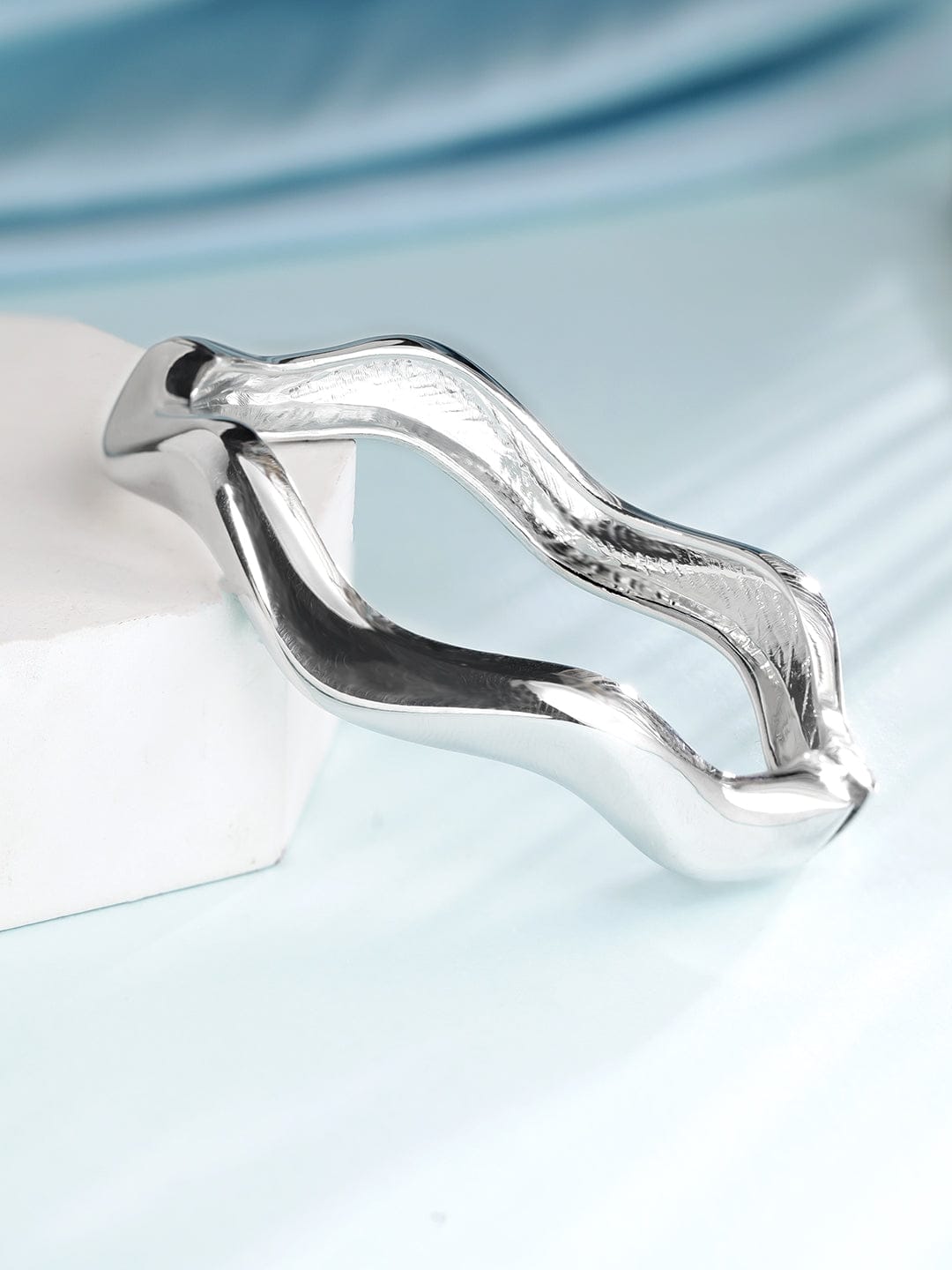 Rubans Rhodium-Plated Wavy Bangle-Style Bracelet for Modern & Elegant Statement Jewelry Wristwear