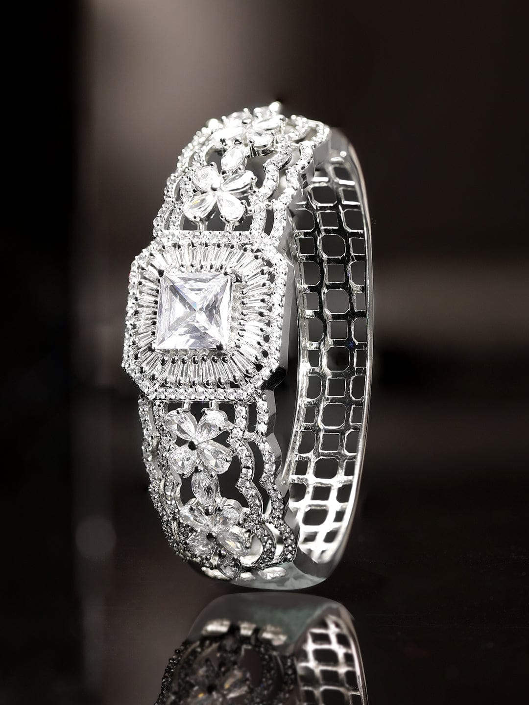 Meghna Jewels Contemporary Diamond Enamel Ring