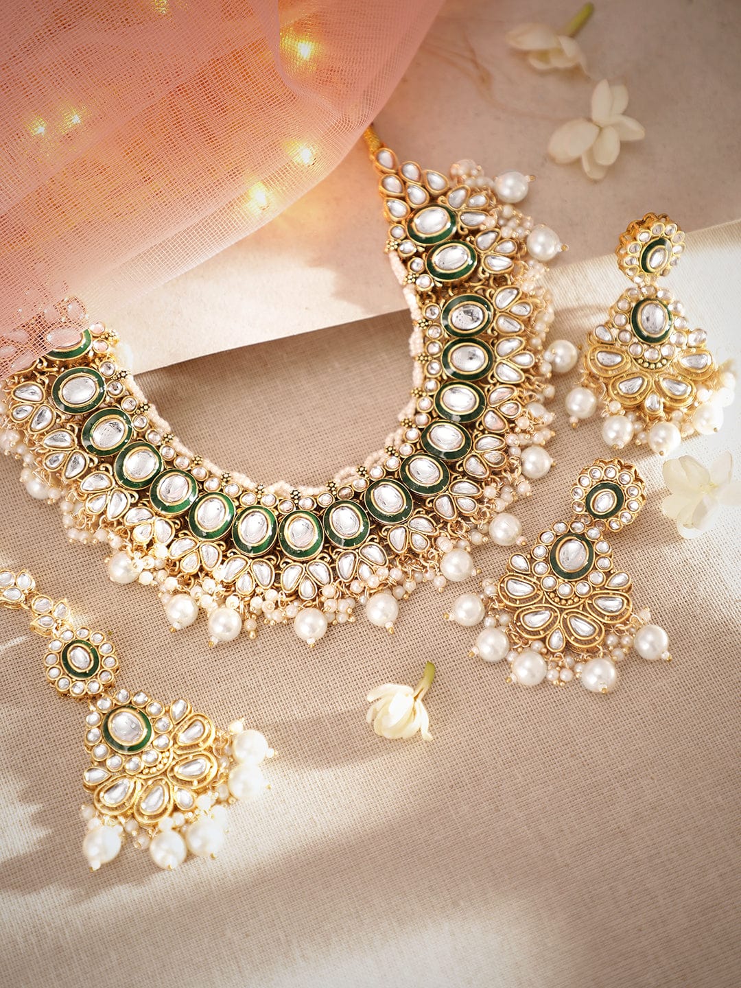 10 Diamond Set Designs to Add to Your Glam on Your Reception Night