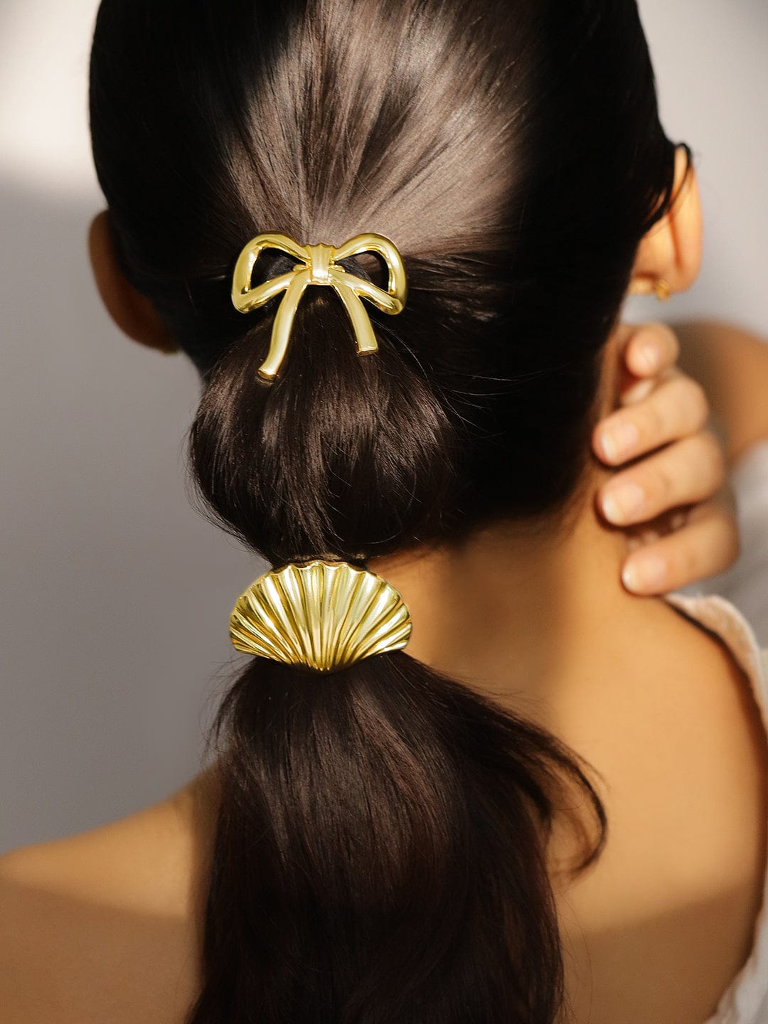 Rubans Set of 2 18K Gold Plated Luxe Bow & Sculpted Shell Design Hair Ties Accessories Hair Accessory