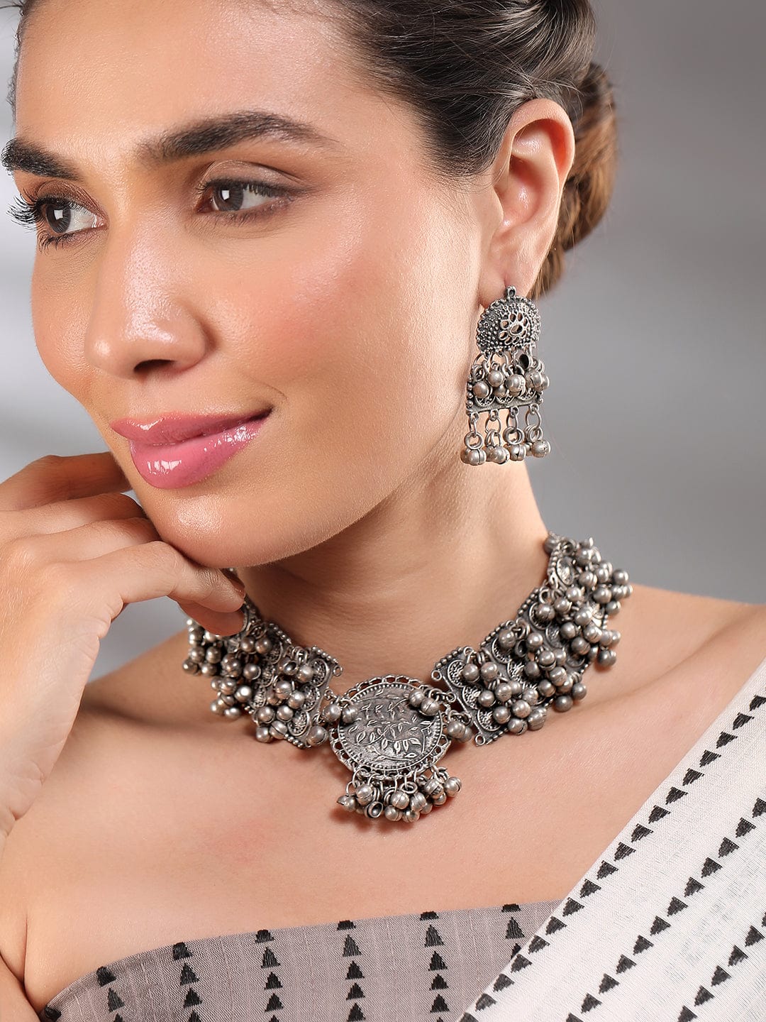 Rubans Silver-Plated Beaded Floral Engraved Oxidized Jewellery Set Necklace Set