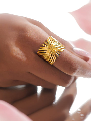 Rubans Voguish 18K Gold-Plated Stainless Steel Tarnish-Free Waterproof Leaf-Line Adjustable Ring Finger Rings