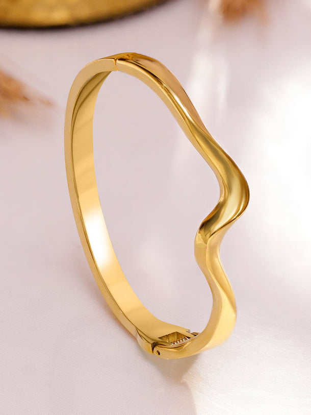 Rubans Voguish 18K Gold-Plated Stainless Steel Tarnish-Free Waterproof Wave Design Bracelet Wristwear