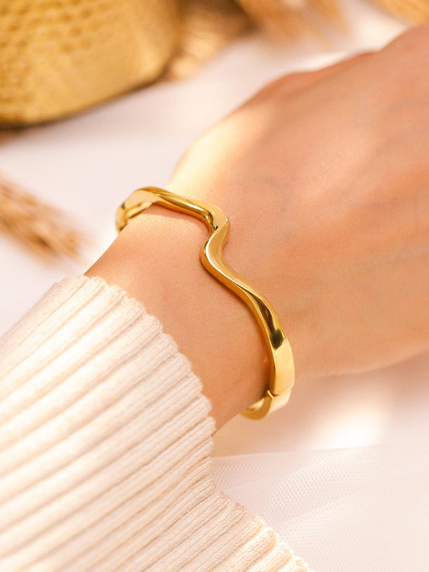 Rubans Voguish 18K Gold-Plated Stainless Steel Tarnish-Free Waterproof Wave Design Bracelet Wristwear