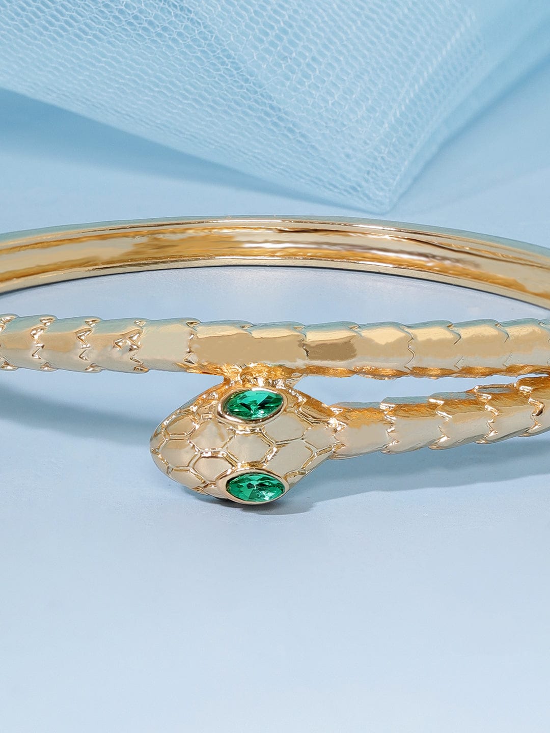 Buy SSL Emerald Stone Studded Golden Chain...