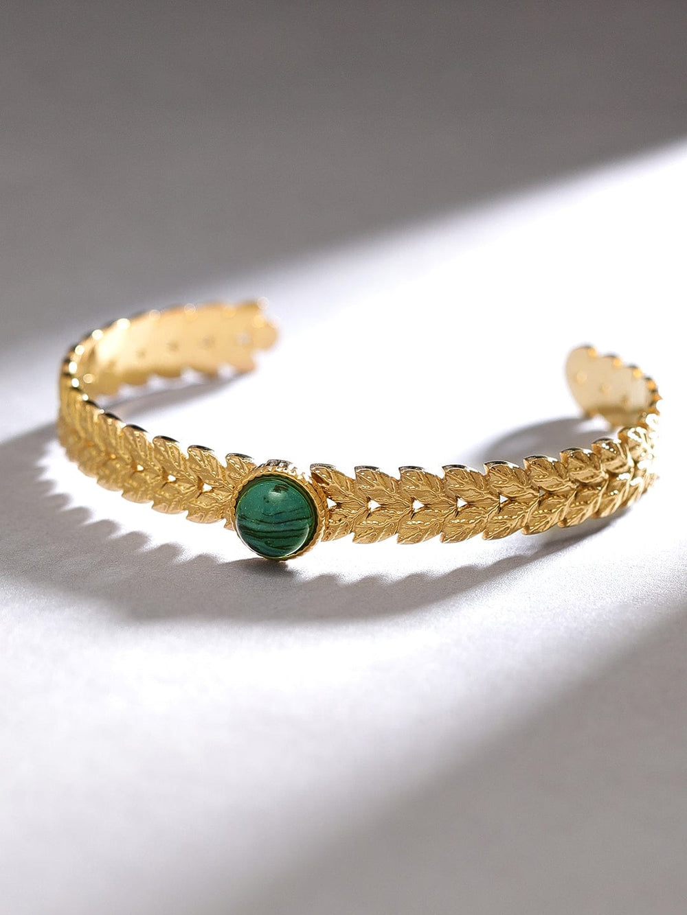 Rubans Voguish Green Agate Textured Leaf Bracelet Bangles & Bracelets