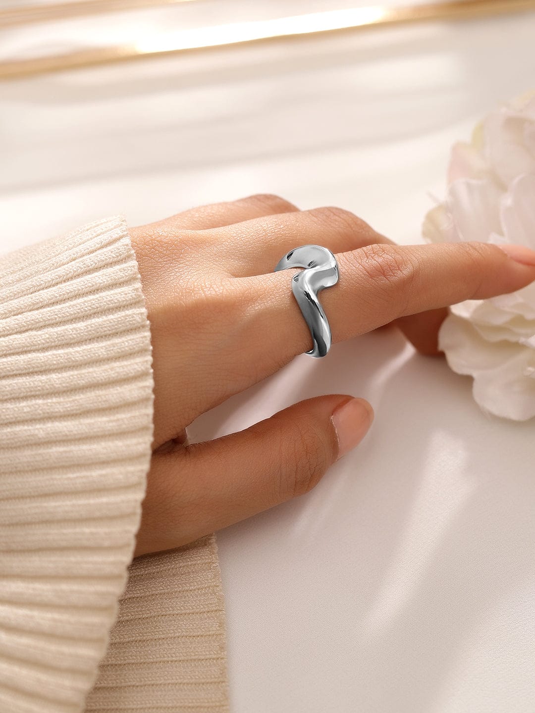 Rubans Voguish Rhodium-Plated Abstract Adjustable Ring Rings