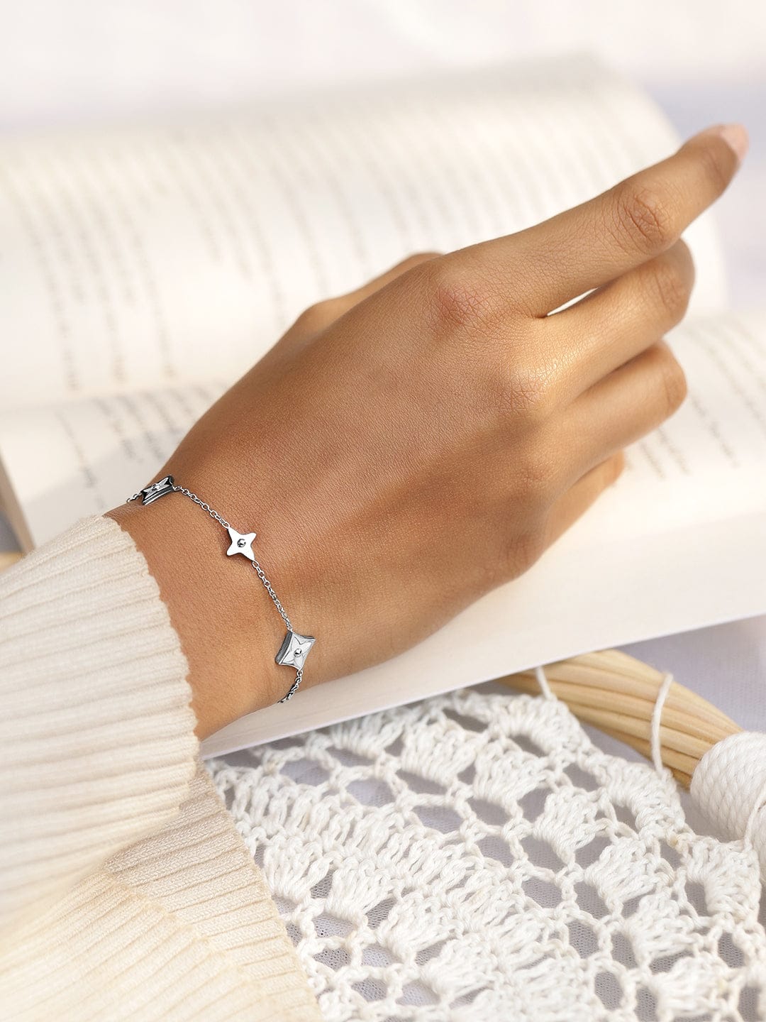 Rubans Voguish Rhodium Plated StainlessSteel TarnishFree Waterproof Floral Charm Bracelet Wristwear