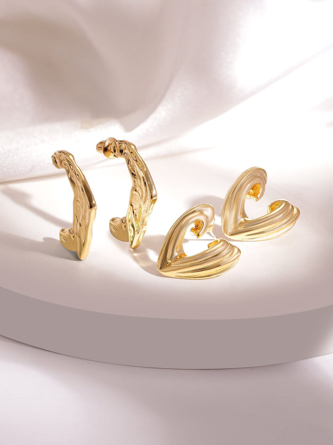 Rubans Voguish Set Of 2 Gold-Plated Heart Shaped Stud Earrings Studs Earrings