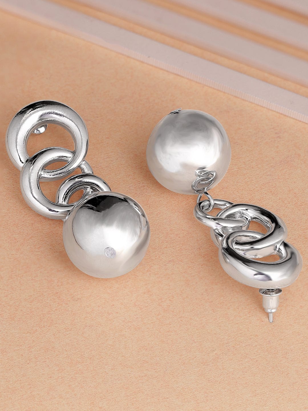 Rubans Voguish Silver Pearls Ensemble Silver Plated Linked Chain Drop Earrings Earrings