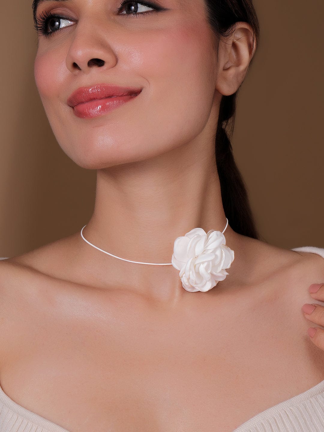 Rubans White Colored Floral Pendant Choker Necklace