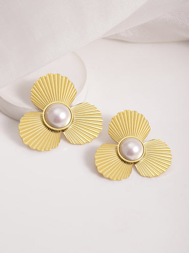Floral Pearl Stud Earrings.