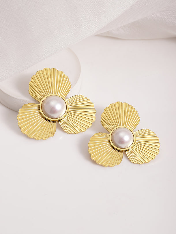 Floral Pearl Stud Earrings.