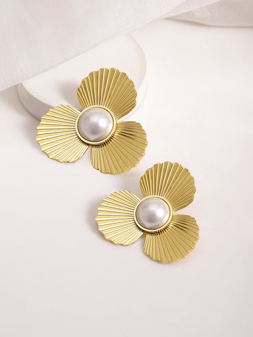 Floral Pearl Stud Earrings.