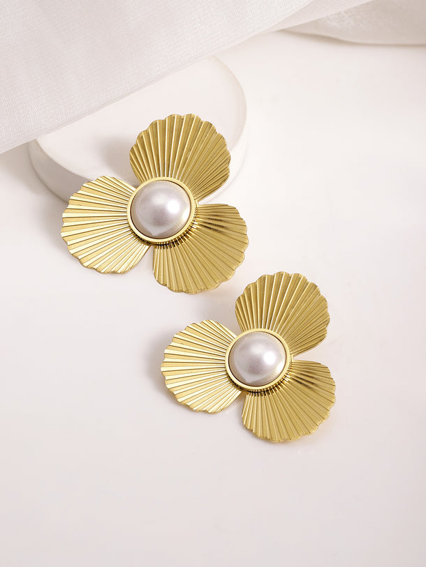 Floral Pearl Stud Earrings.