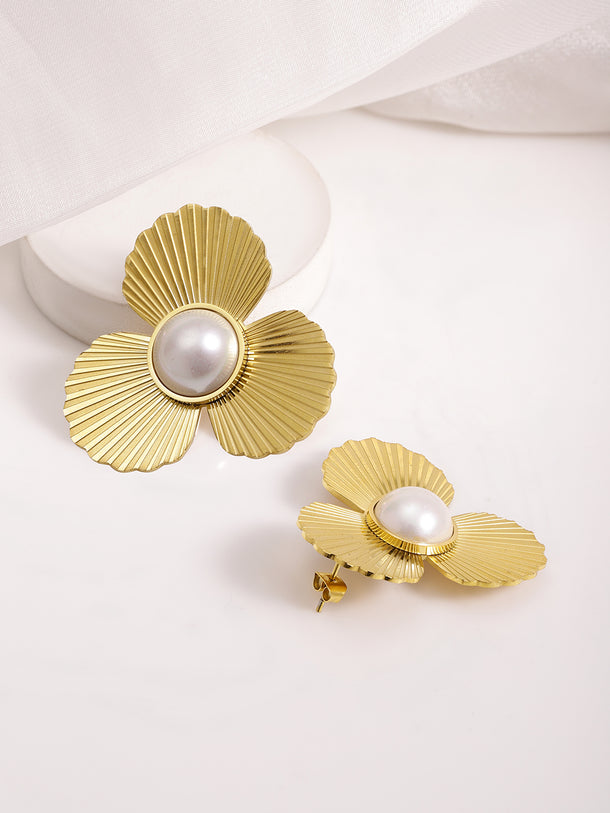 Floral Pearl Stud Earrings.