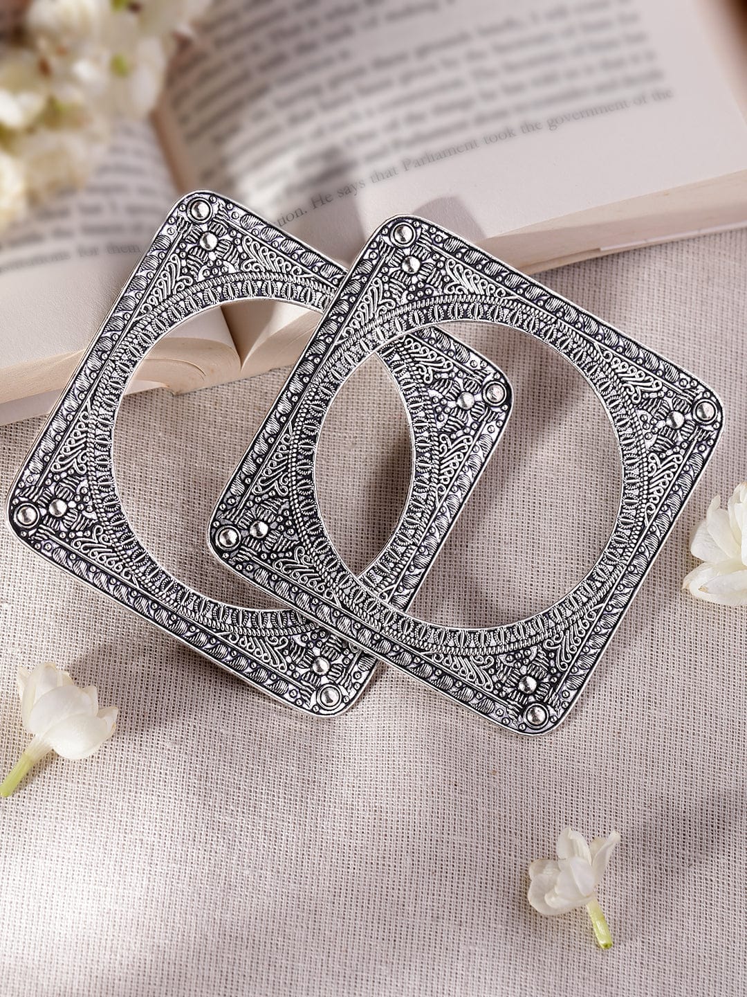 Set of 2 Square-Shaped Oxidized Silver-Plated Bangles Bangles & Bracelets