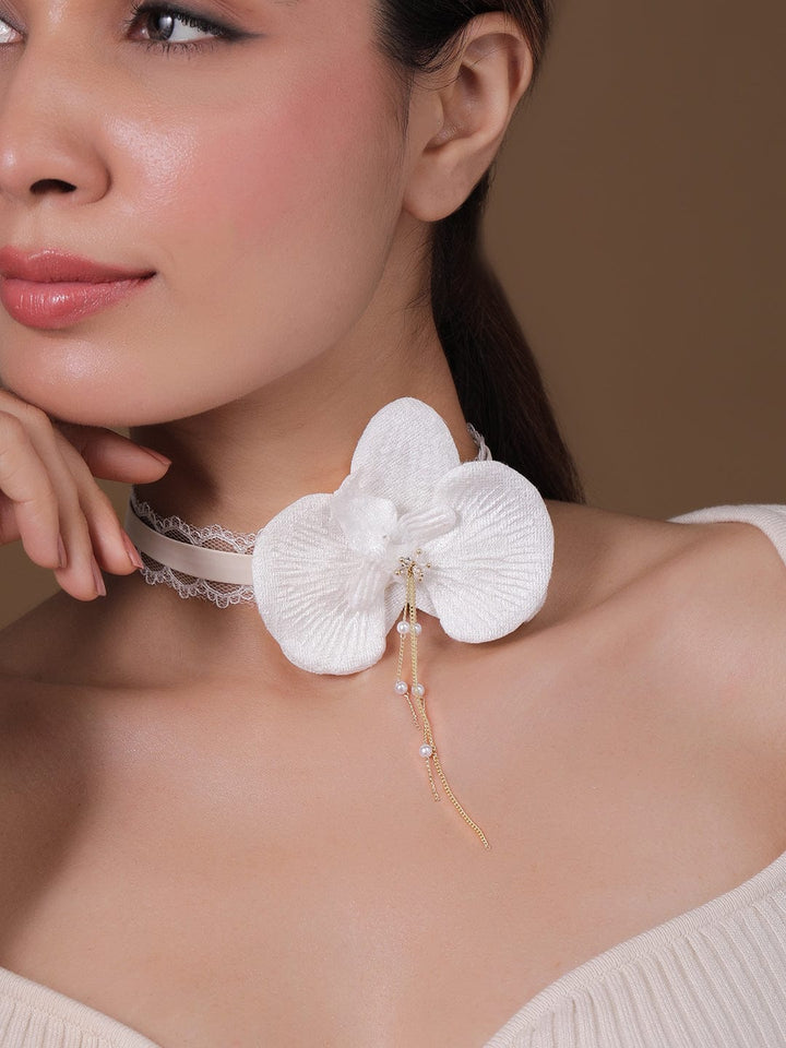 White Floral Lace Choker Necklace with Pearl Detailing Chain & Necklace