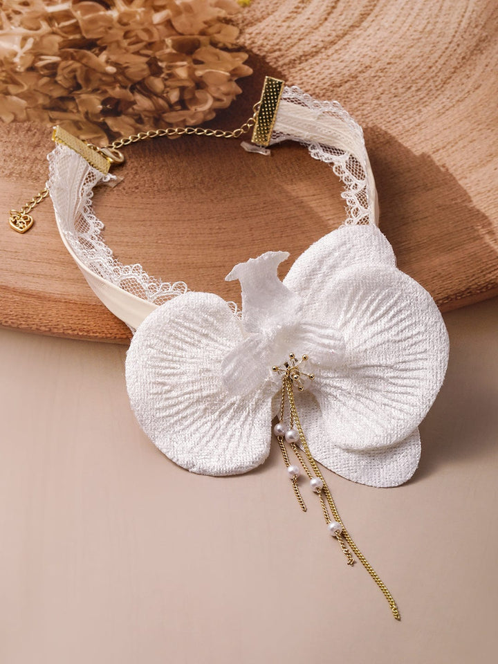 White Floral Lace Choker Necklace with Pearl Detailing Chain & Necklace