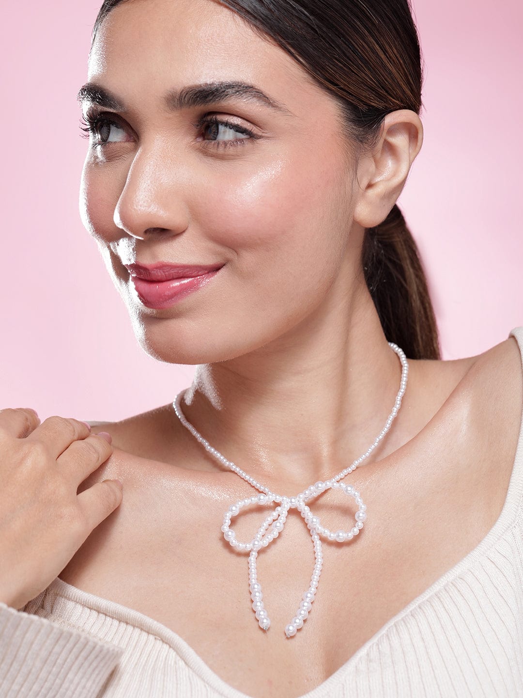 White Pearl Bow Necklace with Silver-Plated Clasp Necklace