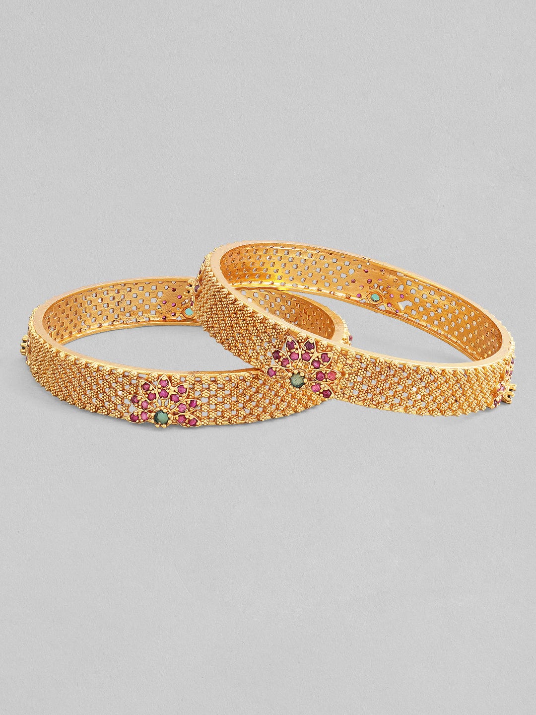 22 Karat Gold Bracelet - brla21803 - 22K Gold bracelet for ladies. Bracelet  is beaded with gold balls in an alternate pattern with two to