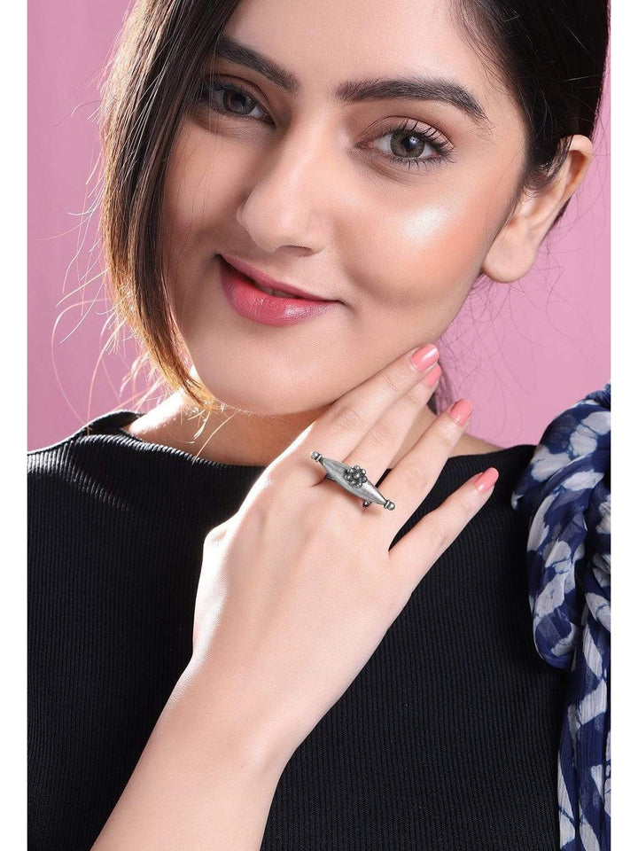 Sonali Kulkarni Rings